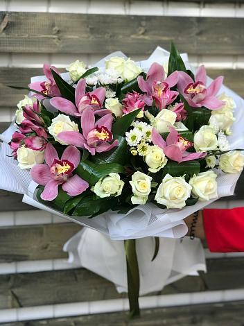 Букет цветов из: Розы и Хризантемы в Абадзехской