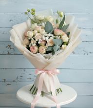 Букет цветов из:  Розы и Лизиантусы в Абадзехской