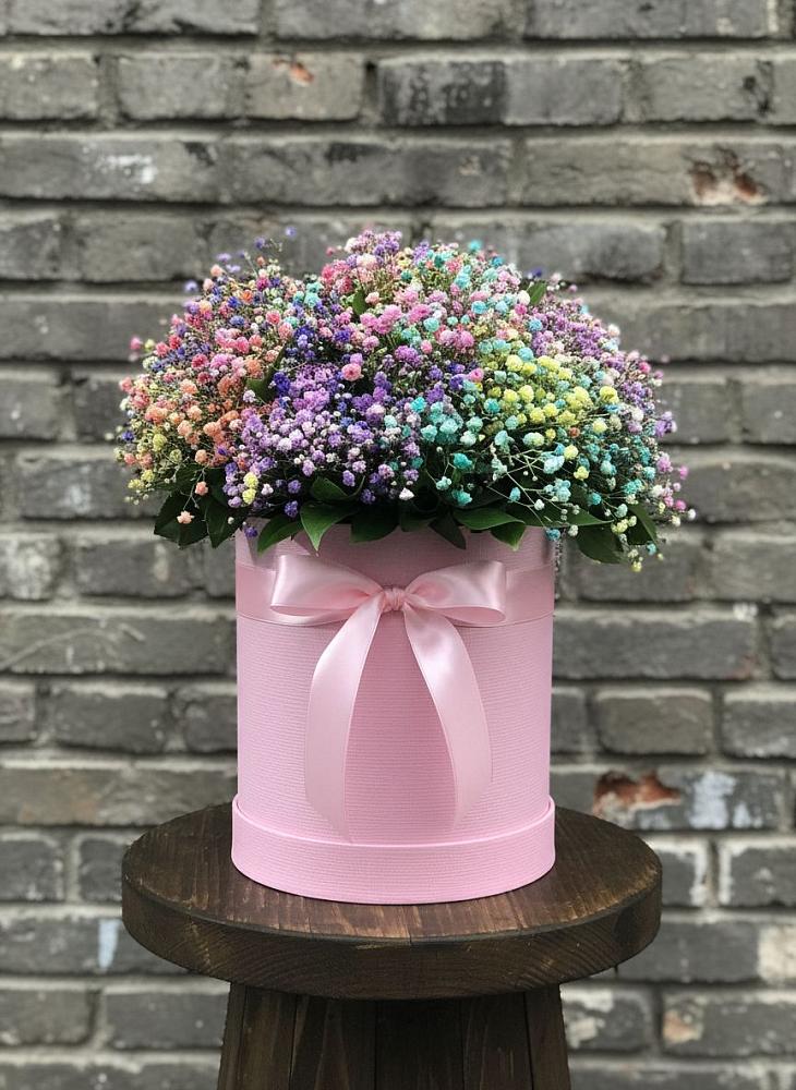 Цветочная композиция из Гипсофила и Розы в шляпной коробке в Абадзехской