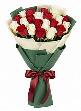 Букет Микс из красных и белых роз в Абадзехской