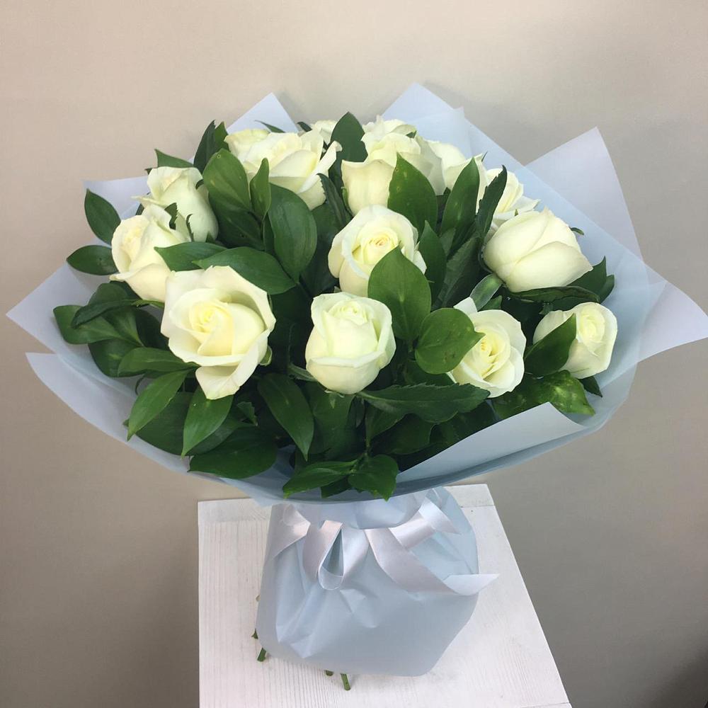 Букет 15 Белых роз Проуд в Абадзехской