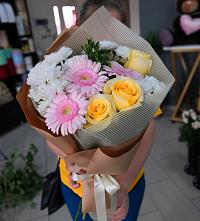 Букет цветов из:  Герберы, Розы и Хризантемы в Абадзехской