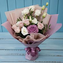 Букет цветов из:  Розы и Лизиантусы в Абадзехской