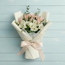 Букет цветов из:  Альстромерии в Абадзехской