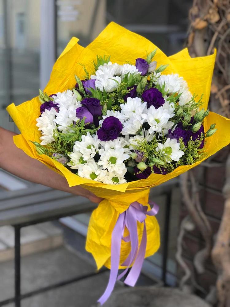 Букет цветов из: Ирисы, Хризантемы и Ромашки в Абадзехской