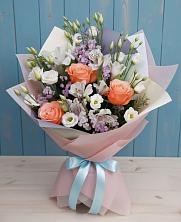 Букет цветов из:  Лизиантусы, Розы, Альстромерии и Гипсофила в Абадзехской