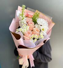 Букет цветов из:  Хризантемы и Розы в Абадзехской