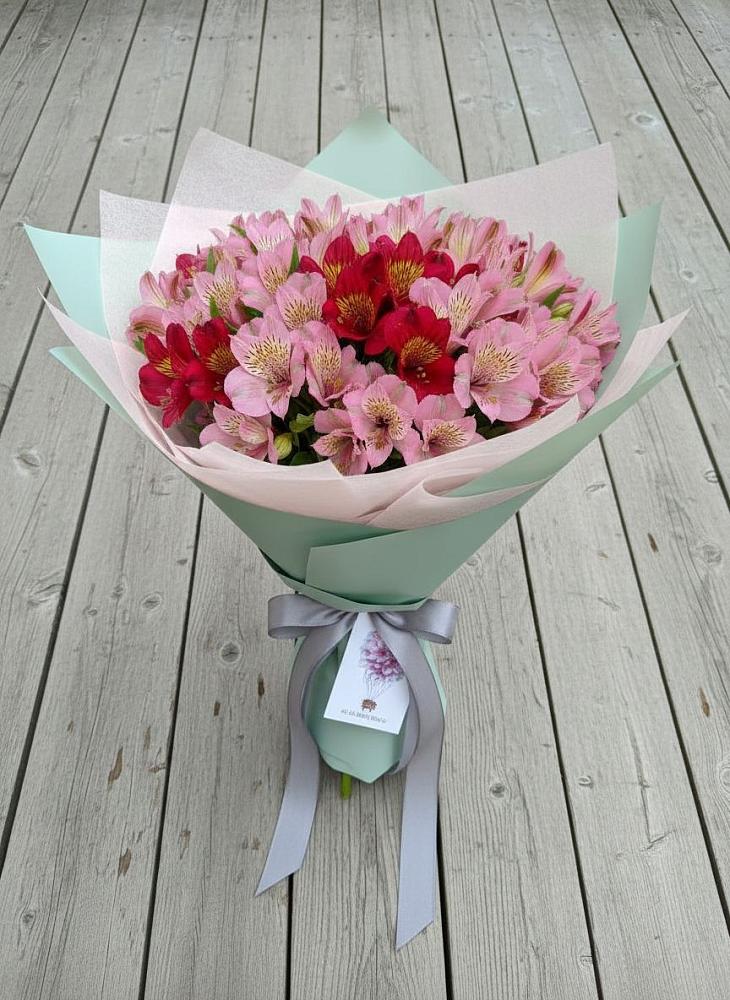 Букет цветов из: Альстромерии в Абадзехской