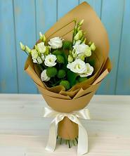 Букет цветов из:  Хризантемы и Лизиантусы в Абадзехской