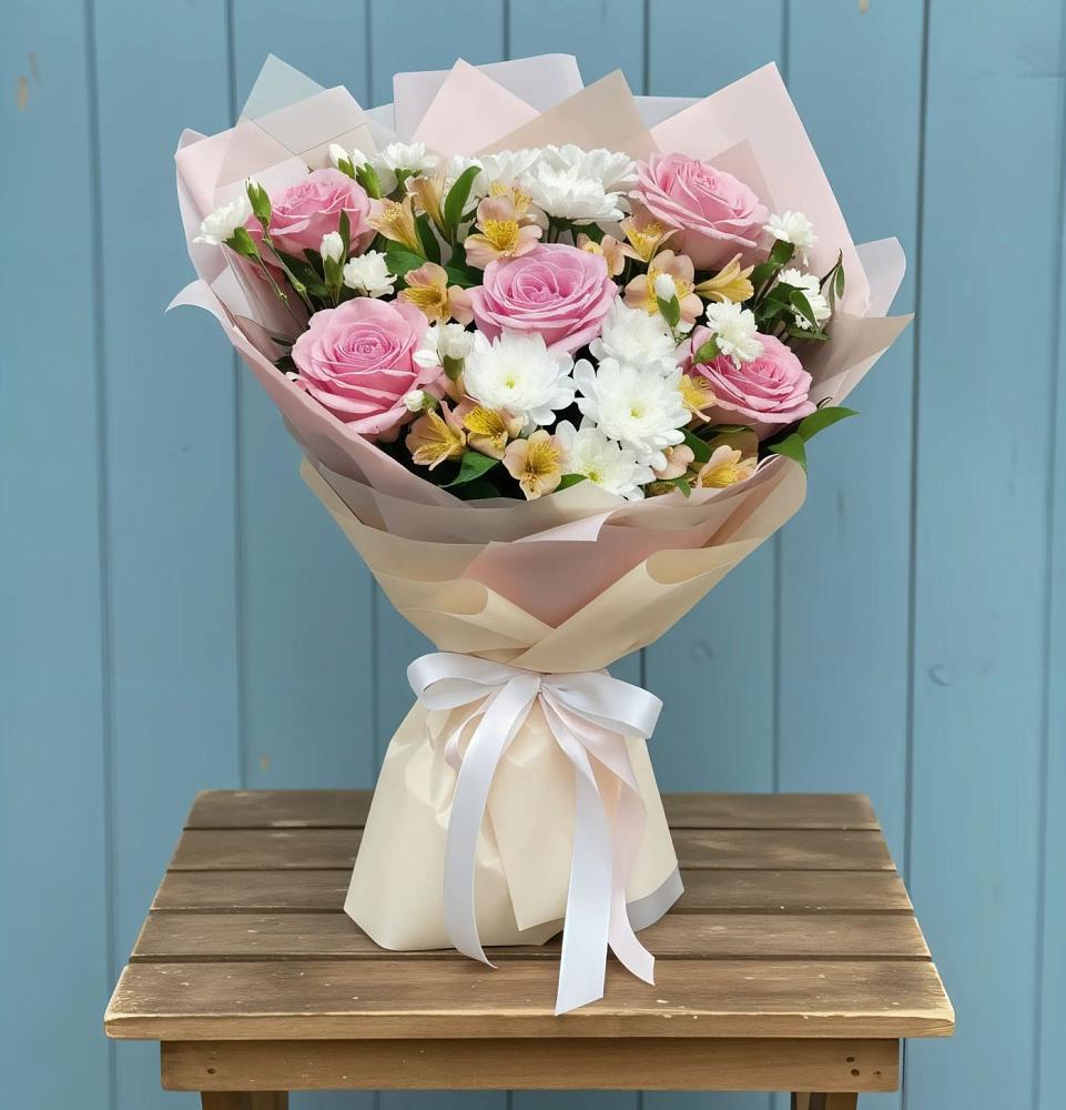 Букет цветов из: Гвоздики, Орхидеи и Розы в Абадзехской