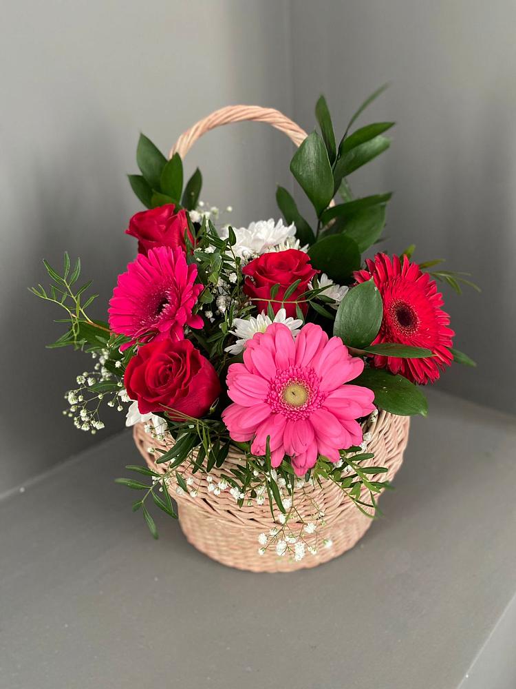 Цветочная композиция из Розы, Хризантемы и Герберы в корзине в Абадзехской