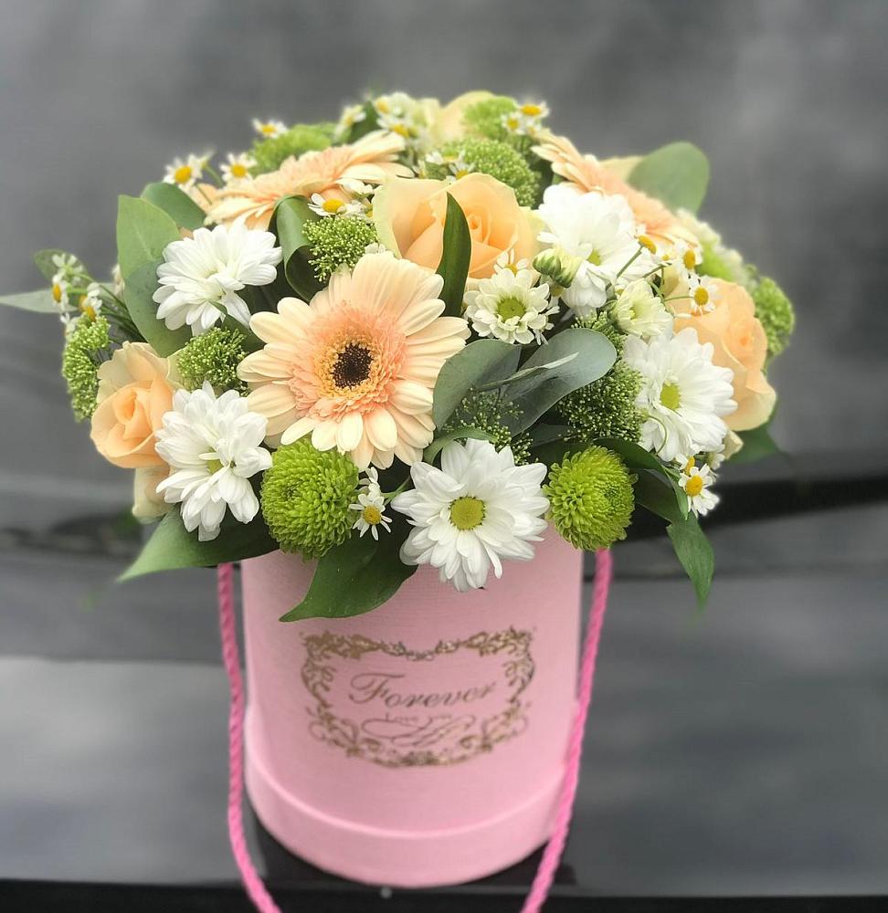 Цветочная композиция из Розы, Герберы и Хризантемы в шляпной коробке в Абадзехской