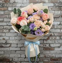Букет цветов из:  Розы, Лизиантусы и Гвоздики #REPLACE_PRED# Абадзехской